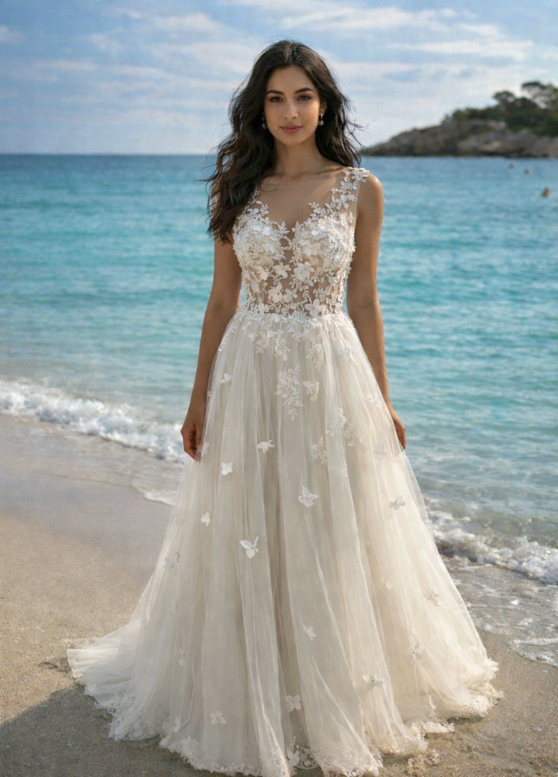 Αέρινο νυφικό, το μπούστο είναι διακοσμημένο με τρισδιάστατη δαντέλα, ανάγλυφα λουλούδια και φούστα με απαλό τούλι.